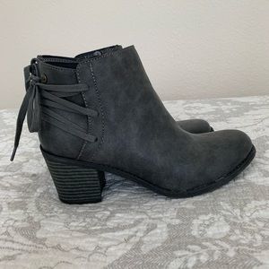 Roxy gray ankle boots